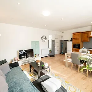 aux-portes-de-lyon-tout-confort-emplacement-ideale.hotels-rhonealpes.com/