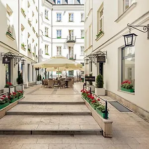 Aparthotel St. Andrew's Palace, Warschau